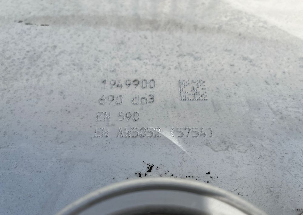 Zbiornik paliwa DAF XF CF 690 litrów bak - Tanque de combustível para Camião: foto 5 Zbiornik paliwa DAF XF CF 690 litrów bak - Tanque de combustível para Camião: foto 5