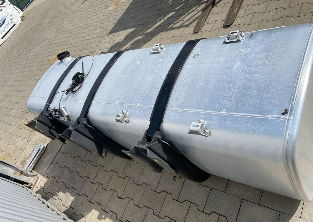 Zbiornik paliwa DAF XF CF 845 litrów bak kompletny - Tanque de combustível para Camião: foto 4 Zbiornik paliwa DAF XF CF 845 litrów bak kompletny - Tanque de combustível para Camião: foto 4