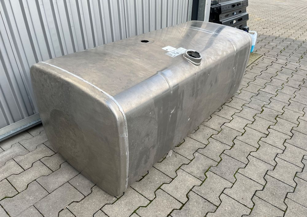 Zbiornik paliwa MAN TGX TGS 590 litrów bak - Sistema de combustível para Camião: foto 3 Zbiornik paliwa MAN TGX TGS 590 litrów bak - Sistema de combustível para Camião: foto 3