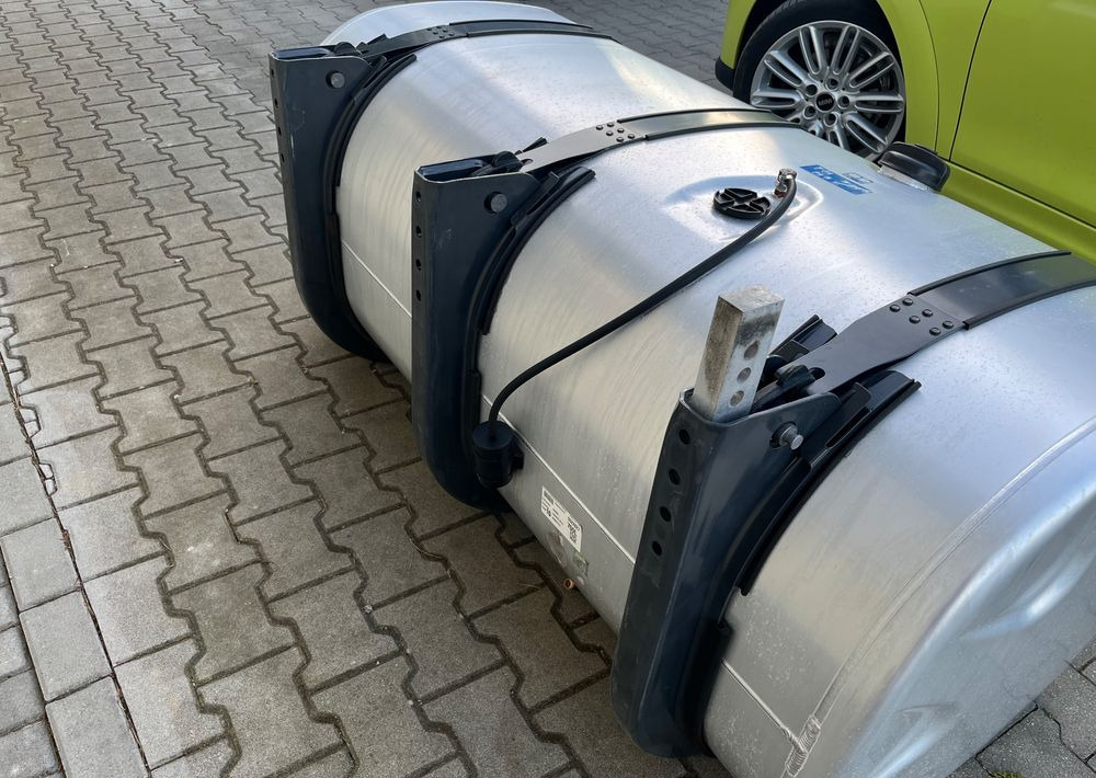 Zbiornik paliwa Scania Super R S 700 L kompletny bak NGS NGR - Sistema de combustível para Camião: foto 4 Zbiornik paliwa Scania Super R S 700 L kompletny bak NGS NGR - Sistema de combustível para Camião: foto 4