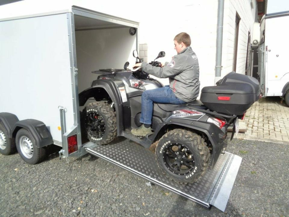 Böckmann PKW-Anhänger, KT3015/20 M-F, Auffahrrampe, 2,0 to. - Reboque furgão: foto 1 Böckmann PKW-Anhänger, KT3015/20 M-F, Auffahrrampe, 2,0 to. - Reboque furgão: foto 1