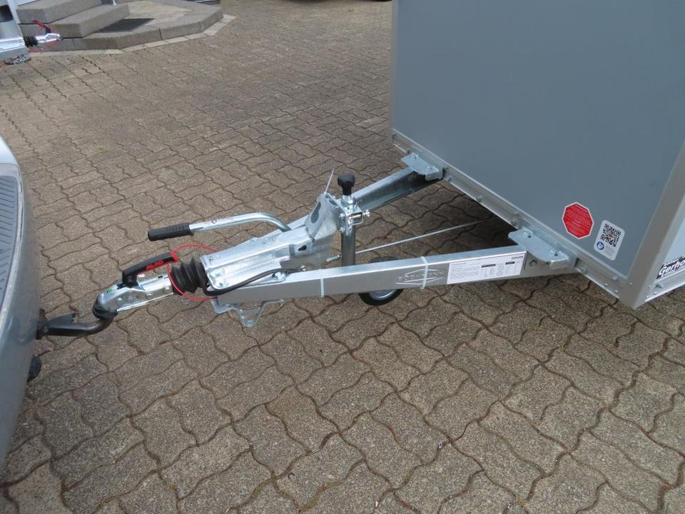 Böckmann PKW-Anhänger Koffer KT2513/135 F Tür-Rampekombination - Reboque furgão: foto 4 Böckmann PKW-Anhänger Koffer KT2513/135 F Tür-Rampekombination - Reboque furgão: foto 4