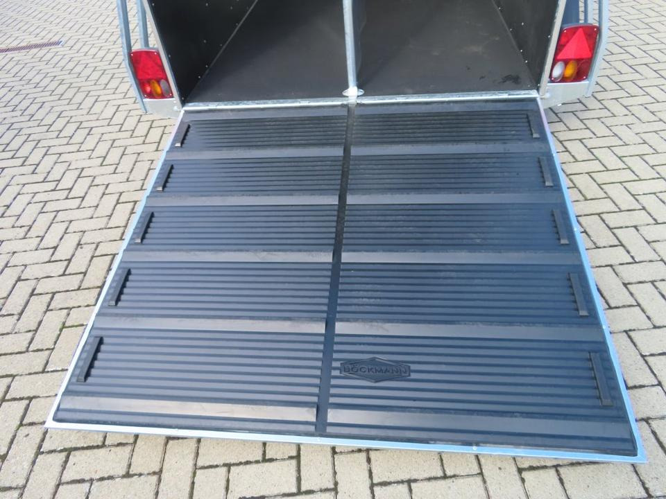 Reboque para cavalos Böckmann Pferdeanhänger Champion Esprit ISY Sattelkammer 100km/h: foto 14 Reboque para cavalos Böckmann Pferdeanhänger Champion Esprit ISY Sattelkammer 100km/h: foto 14