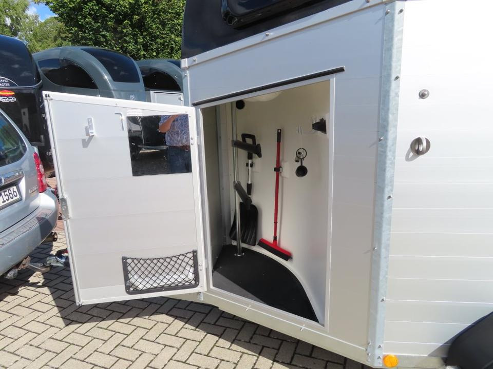 Reboque para cavalos Böckmann Pferdeanhänger Champion Esprit ISY Sattelkammer 100km/h: foto 6 Reboque para cavalos Böckmann Pferdeanhänger Champion Esprit ISY Sattelkammer 100km/h: foto 6