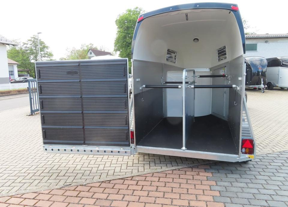 Böckmann Pferdeanhänger Champion Esprit ISY Sattelkammer 100km/h - Reboque para cavalos: foto 5 Böckmann Pferdeanhänger Champion Esprit ISY Sattelkammer 100km/h - Reboque para cavalos: foto 5