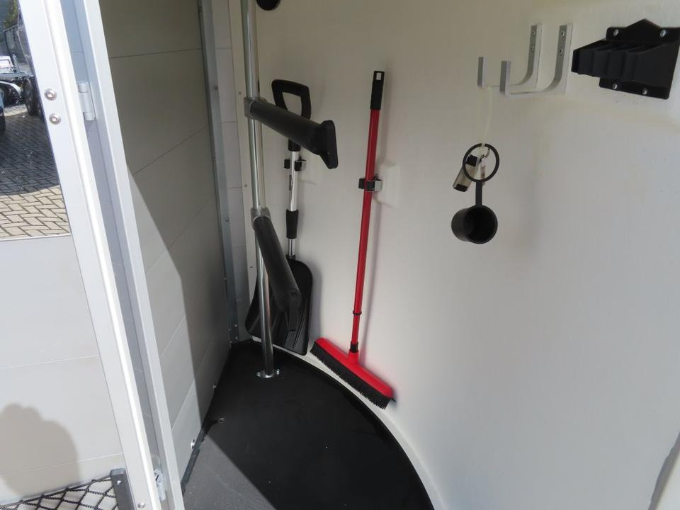 Böckmann Pferdeanhänger Champion Esprit ISY Sattelkammer 100km/h - Reboque para cavalos: foto 5 Böckmann Pferdeanhänger Champion Esprit ISY Sattelkammer 100km/h - Reboque para cavalos: foto 5