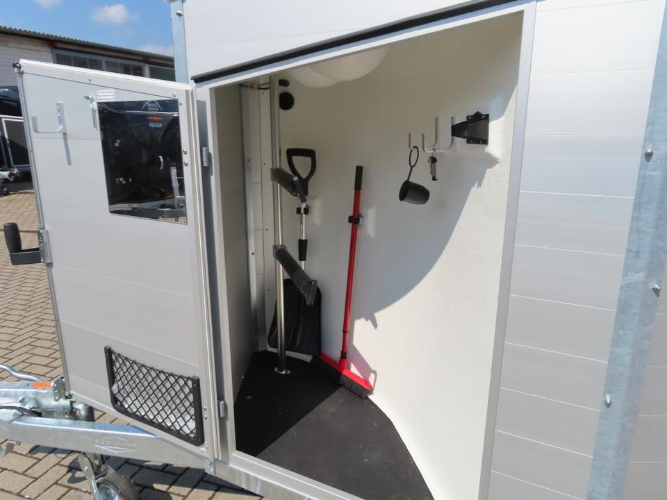 Böckmann Pferdeanhänger Champion Esprit Sattelkammer 100km/h - Reboque para cavalos: foto 4 Böckmann Pferdeanhänger Champion Esprit Sattelkammer 100km/h - Reboque para cavalos: foto 4