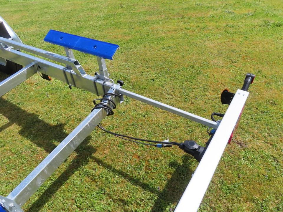 Reboque para barco Böckmann TPV, PKW Anhänger, Bootstrailer, 3,5 to. Winde, 100 km/h: foto 8 Reboque para barco Böckmann TPV, PKW Anhänger, Bootstrailer, 3,5 to. Winde, 100 km/h: foto 8