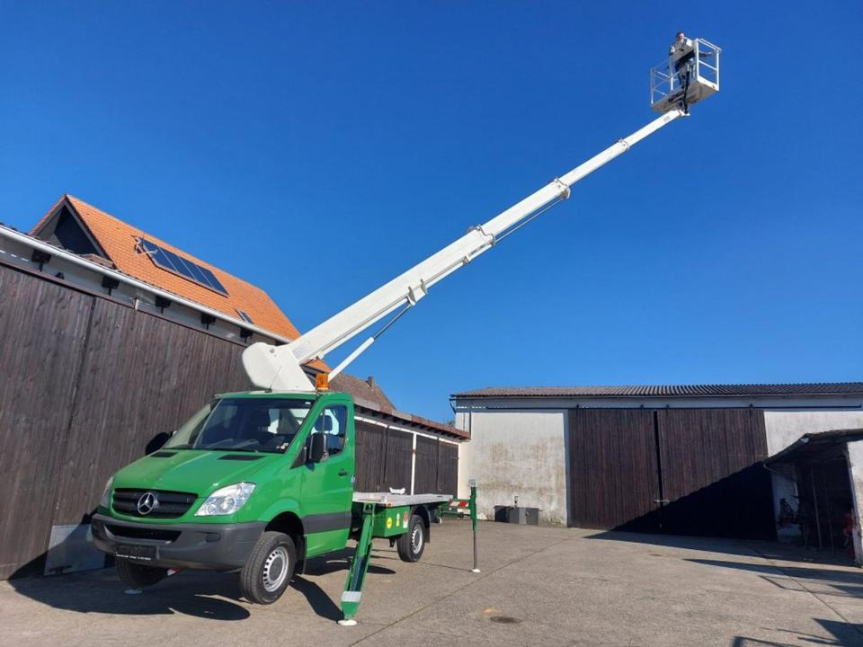 Mercedes Wumag Arbeitsbühne Hubsteiger Hebebühne 3,5t 22m - Caminhão com plataforma aérea: foto 1 Mercedes Wumag Arbeitsbühne Hubsteiger Hebebühne 3,5t 22m - Caminhão com plataforma aérea: foto 1