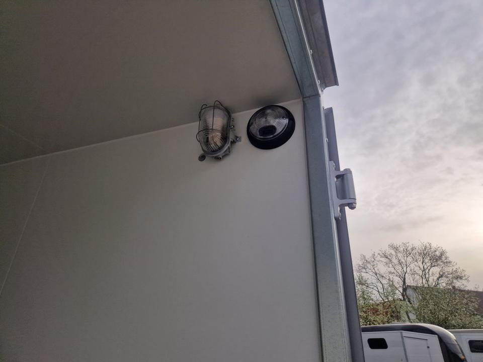 PKW Anhänger Böckmann Kühlkoffer Kühlanhänger Kühler 2,7 to Tür - Reboque frigorífico: foto 5 PKW Anhänger Böckmann Kühlkoffer Kühlanhänger Kühler 2,7 to Tür - Reboque frigorífico: foto 5