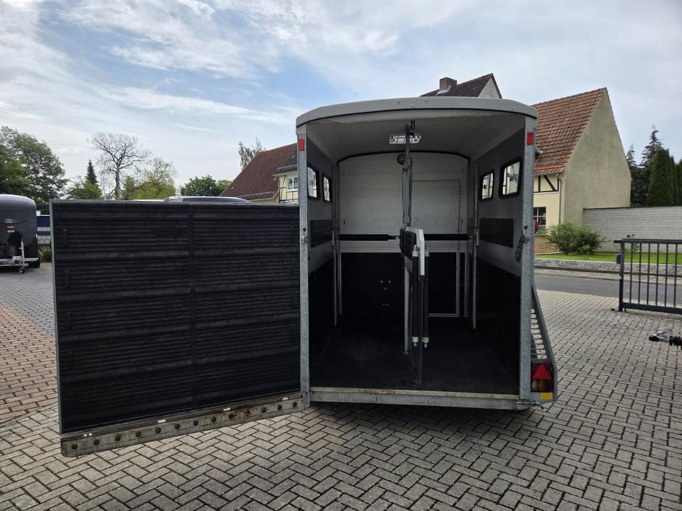 Pferdeanhänger Böckmann Portax L SR WCF 100km/h Flügeltür - Reboque para cavalos: foto 4 Pferdeanhänger Böckmann Portax L SR WCF 100km/h Flügeltür - Reboque para cavalos: foto 4
