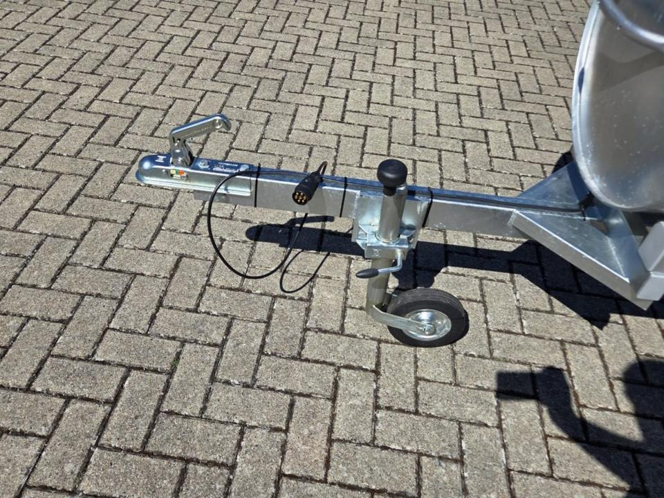 Wasserfass Verzinkt 600l Tränke Fahrgestell Beleuchtung - Reboque cisterna: foto 4 Wasserfass Verzinkt 600l Tränke Fahrgestell Beleuchtung - Reboque cisterna: foto 4