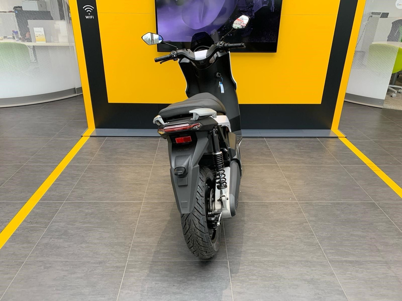 Silence S01 L3e Connected 95km/h (5,6 kWh) ELEKTROROLLER - Motocicleta: foto 5 Silence S01 L3e Connected 95km/h (5,6 kWh) ELEKTROROLLER - Motocicleta: foto 5