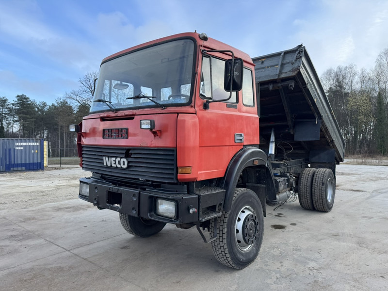 Iveco Magirus 180-23 (GRAND PONT / 4X4 / LAMES / POMPE MANUELLE) - Camião basculante: foto 1 Iveco Magirus 180-23 (GRAND PONT / 4X4 / LAMES / POMPE MANUELLE) - Camião basculante: foto 1