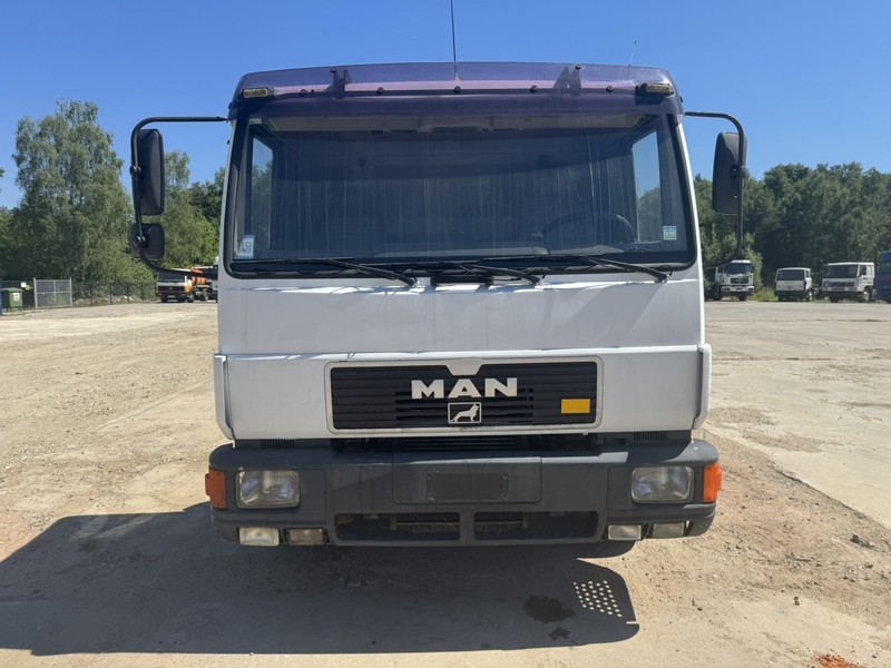 MAN 12.224 (MANUAL GEARBOX / EURO 2 / BELGIAN TRUCK IN GOOD CONDITION !!!) - Camião chassi: foto 3 MAN 12.224 (MANUAL GEARBOX / EURO 2 / BELGIAN TRUCK IN GOOD CONDITION !!!) - Camião chassi: foto 3