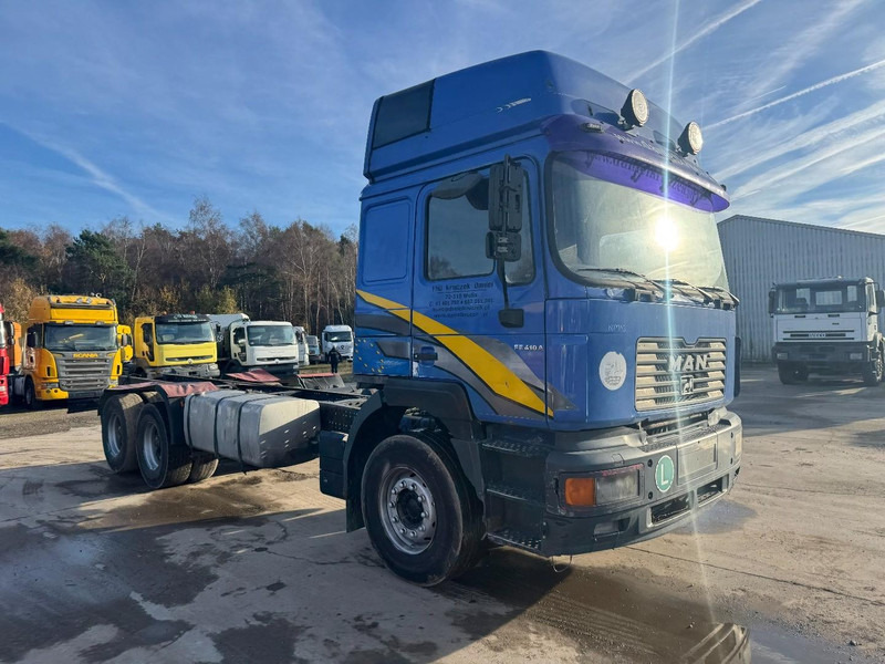 MAN 26.410 (BIG AXLE / 10 TIRES / 6X4 / 6 CYLINDER / MANUAL GEARBOX) - Camião chassi: foto 3 MAN 26.410 (BIG AXLE / 10 TIRES / 6X4 / 6 CYLINDER / MANUAL GEARBOX) - Camião chassi: foto 3