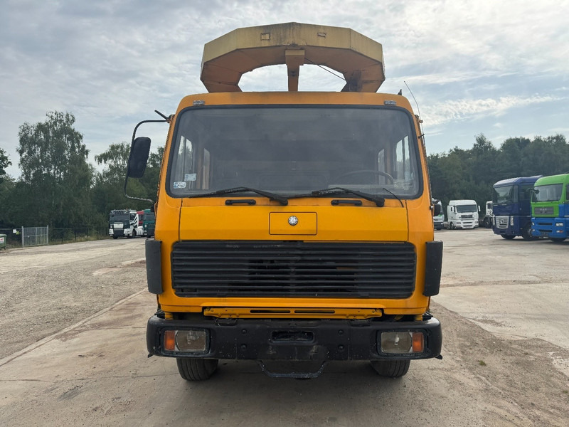 Mercedes-Benz SK 1617 (GRAND PONT / LAMES / 10.000L / 6 CYLINDRE / POMPE MANUELLE) - Caminhão limpa fossa: foto 2 Mercedes-Benz SK 1617 (GRAND PONT / LAMES / 10.000L / 6 CYLINDRE / POMPE MANUELLE) - Caminhão limpa fossa: foto 2