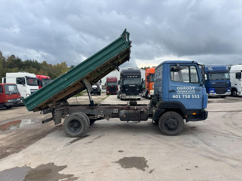 Mercedes-Benz SK 814 (6 CYLINDER / STEEL SUSPENSION / MANUAL PUMP / 3-SIDE TIPPER) - Camião basculante: foto 4 Mercedes-Benz SK 814 (6 CYLINDER / STEEL SUSPENSION / MANUAL PUMP / 3-SIDE TIPPER) - Camião basculante: foto 4