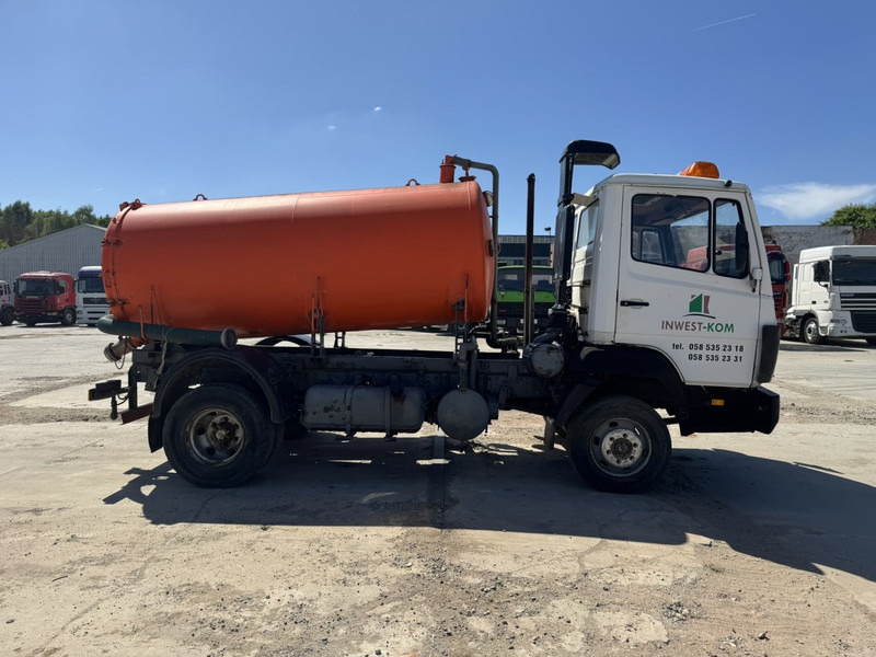 Mercedes-Benz SK 914 (8000 L / STEEL SUSPENSION & MANUAL PUMP / SUSPENSION LAMES & POMPE MANUELLE) - Caminhão limpa fossa: foto 4 Mercedes-Benz SK 914 (8000 L / STEEL SUSPENSION & MANUAL PUMP / SUSPENSION LAMES & POMPE MANUELLE) - Caminhão limpa fossa: foto 4