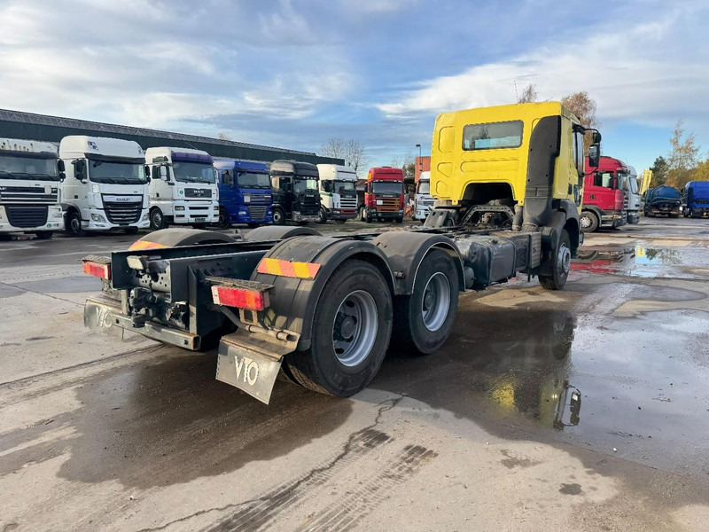 Renault Kerax 420 (GRAND PONT / SUSPENSION LAMES / BOITE MANUELLE / PARFAIT ETAT !!!) - Camião chassi: foto 5 Renault Kerax 420 (GRAND PONT / SUSPENSION LAMES / BOITE MANUELLE / PARFAIT ETAT !!!) - Camião chassi: foto 5