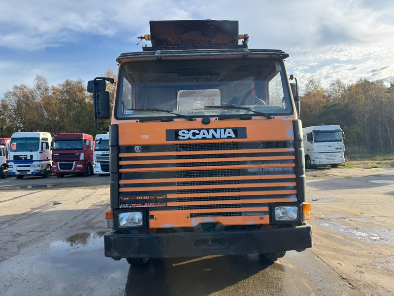 Scania 93 - 280 (STEEL SUSPENSION / SUSPENSION LAMES / 6 CYLINDER / 6X4) - Camião basculante: foto 2 Scania 93 - 280 (STEEL SUSPENSION / SUSPENSION LAMES / 6 CYLINDER / 6X4) - Camião basculante: foto 2