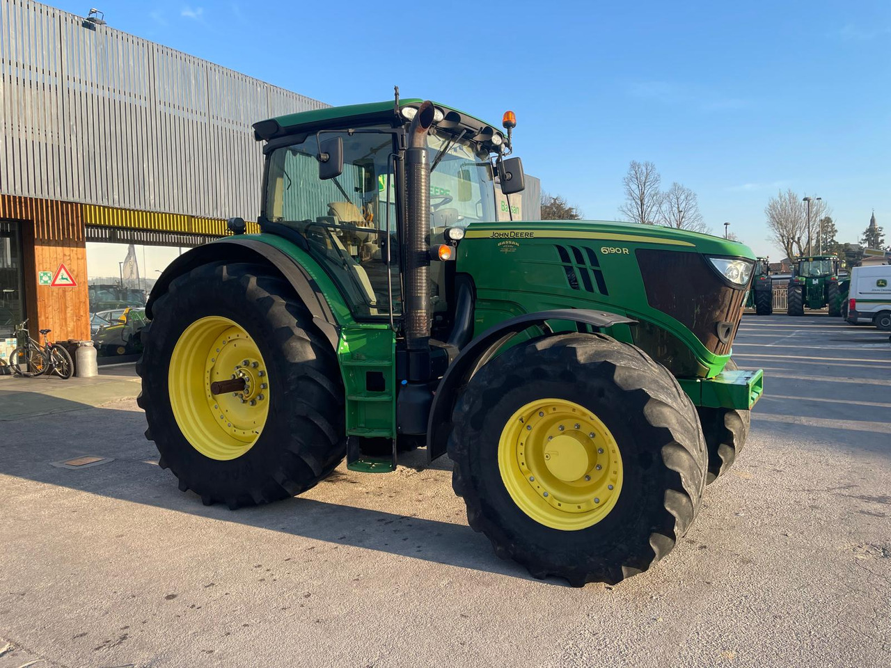 JOHN DEERE 6190 R - Trator: foto 2 JOHN DEERE 6190 R - Trator: foto 2