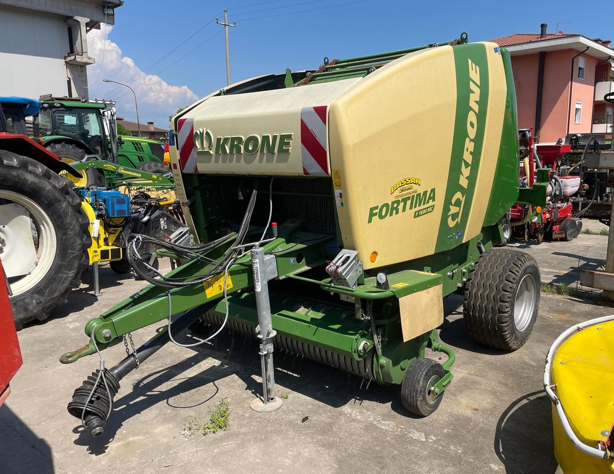 KRONE ROTOPRESSA FORTIMA F 1600 MC - Enfardadeira de fardos redondos: foto 1 KRONE ROTOPRESSA FORTIMA F 1600 MC - Enfardadeira de fardos redondos: foto 1