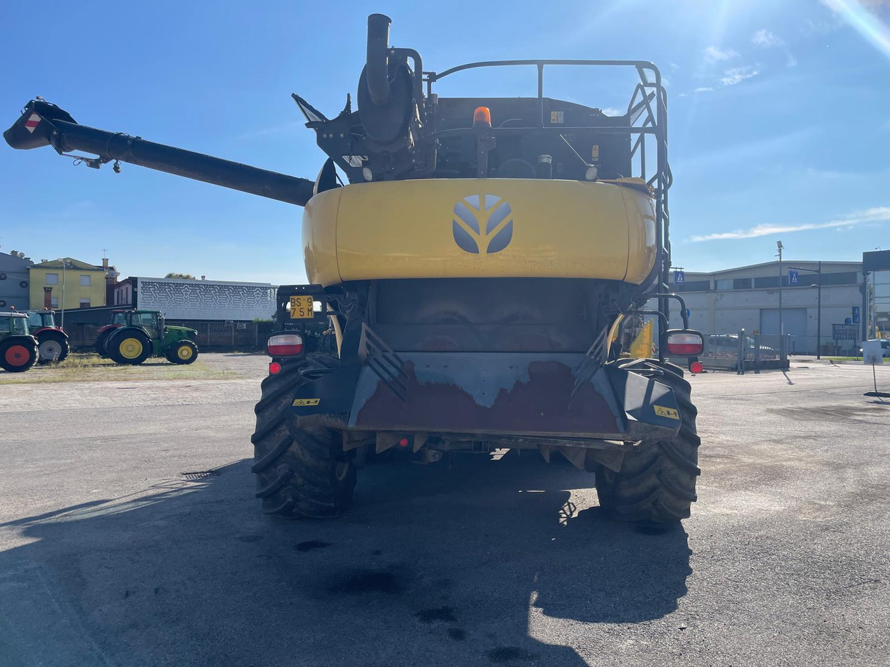 NEW HOLLAND MIETITREBBIA CR 9.90 - Ceifeira debulhadora: foto 4 NEW HOLLAND MIETITREBBIA CR 9.90 - Ceifeira debulhadora: foto 4