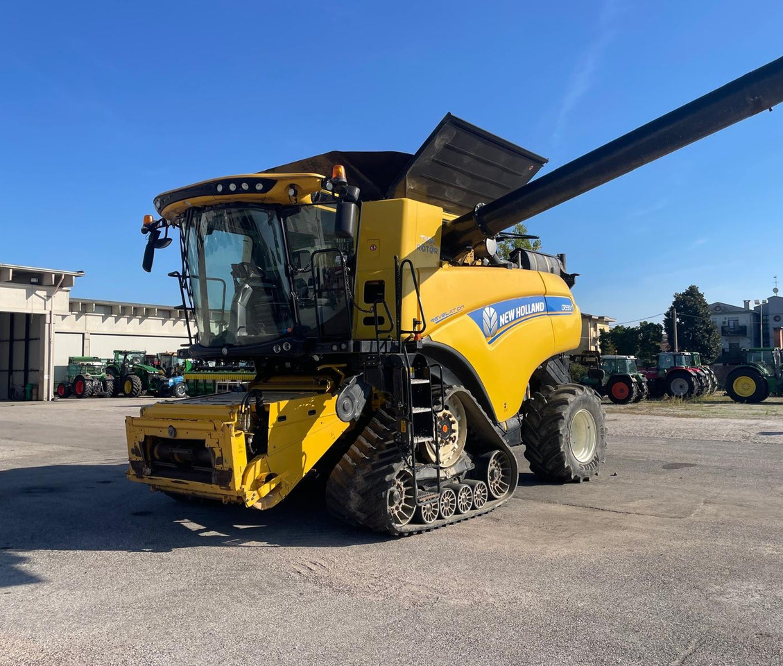 NEW HOLLAND MIETITREBBIA CR 9.90 - Ceifeira debulhadora: foto 1 NEW HOLLAND MIETITREBBIA CR 9.90 - Ceifeira debulhadora: foto 1