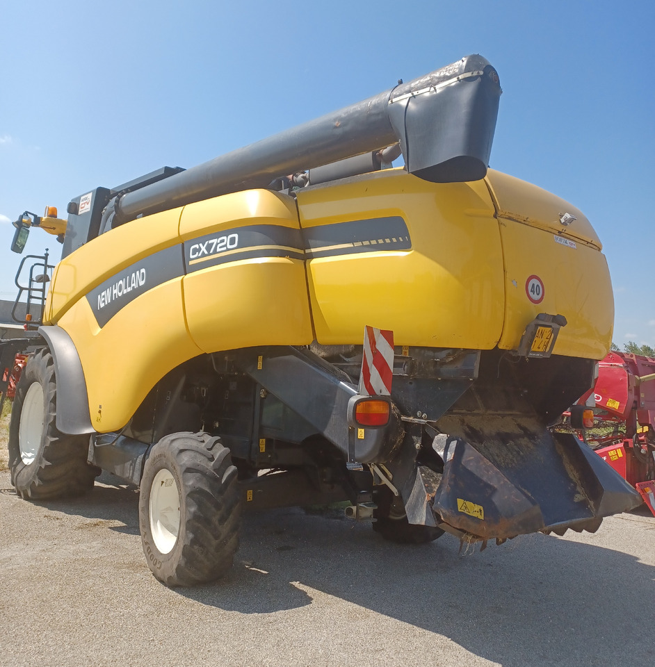 NEW HOLLAND MIETITREBBIA CX 720 - Ceifeira debulhadora: foto 4 NEW HOLLAND MIETITREBBIA CX 720 - Ceifeira debulhadora: foto 4