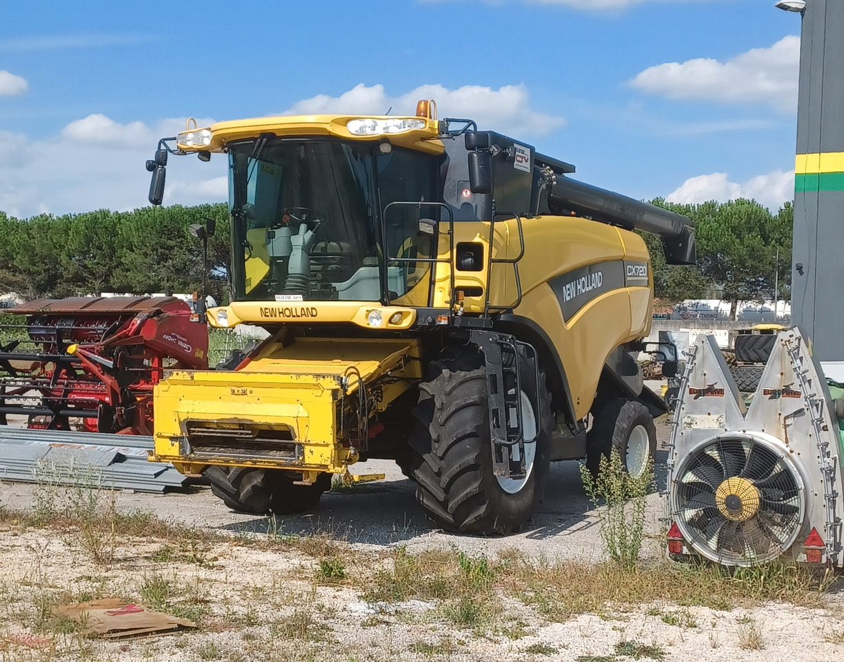 NEW HOLLAND MIETITREBBIA CX 720 - Ceifeira debulhadora: foto 2 NEW HOLLAND MIETITREBBIA CX 720 - Ceifeira debulhadora: foto 2