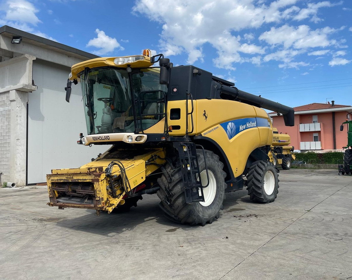 NEW HOLLAND MIETITREBBIA CX 8080 - Ceifeira debulhadora: foto 1 NEW HOLLAND MIETITREBBIA CX 8080 - Ceifeira debulhadora: foto 1