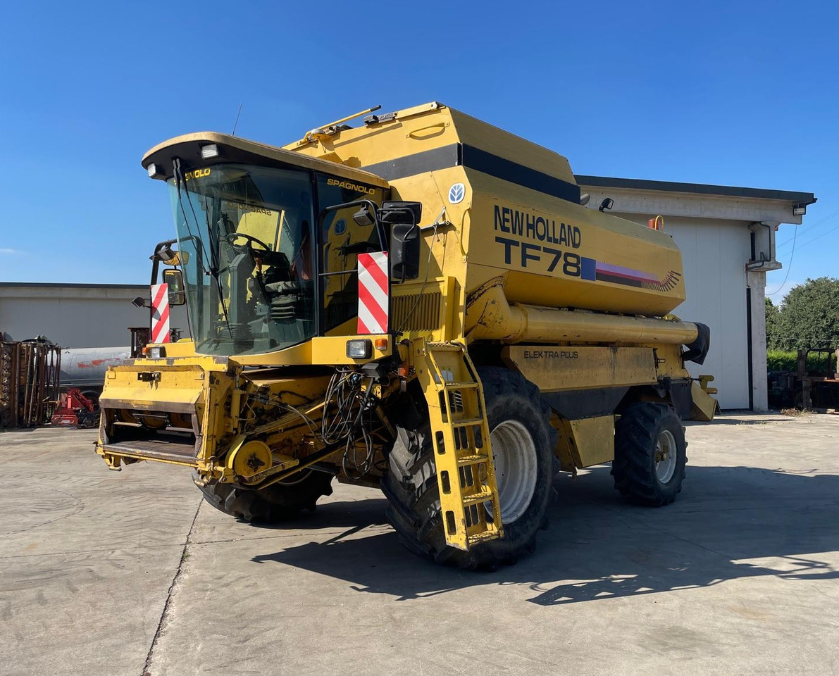 NEW HOLLAND MIETITREBBIA TF 78 - Ceifeira debulhadora: foto 1 NEW HOLLAND MIETITREBBIA TF 78 - Ceifeira debulhadora: foto 1