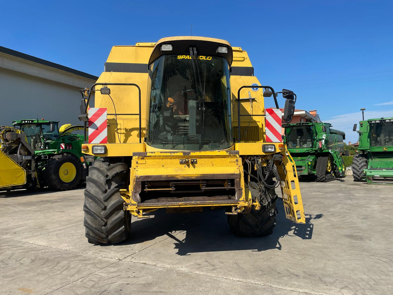 NEW HOLLAND MIETITREBBIA TF 78 - Ceifeira debulhadora: foto 2 NEW HOLLAND MIETITREBBIA TF 78 - Ceifeira debulhadora: foto 2