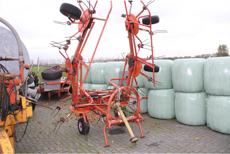 Fella 680 en diverse machines - Ancinho enleirador: foto 1 Fella 680 en diverse machines - Ancinho enleirador: foto 1