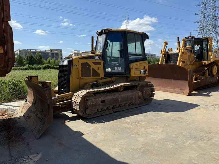 100% Original Caterpillar D5K Mini Track Dozer Cat D5K Bulldozer Superior Performance Running Working Condition Hot Sale - Buldôzer: foto 4 100% Original Caterpillar D5K Mini Track Dozer Cat D5K Bulldozer Superior Performance Running Working Condition Hot Sale - Buldôzer: foto 4