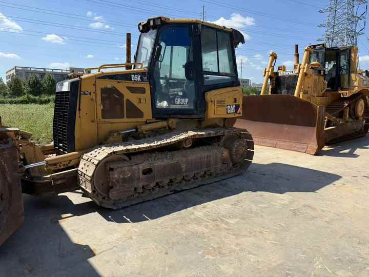 100% Original Caterpillar D5K Mini Track Dozer Cat D5K Bulldozer Superior Performance Running Working Condition Hot Sale - Buldôzer: foto 5 100% Original Caterpillar D5K Mini Track Dozer Cat D5K Bulldozer Superior Performance Running Working Condition Hot Sale - Buldôzer: foto 5