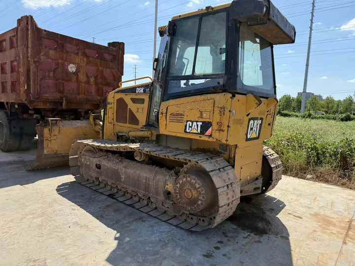 100% Original Caterpillar D5K Mini Track Dozer Cat D5K Bulldozer Superior Performance Running Working Condition Hot Sale - Buldôzer: foto 3 100% Original Caterpillar D5K Mini Track Dozer Cat D5K Bulldozer Superior Performance Running Working Condition Hot Sale - Buldôzer: foto 3