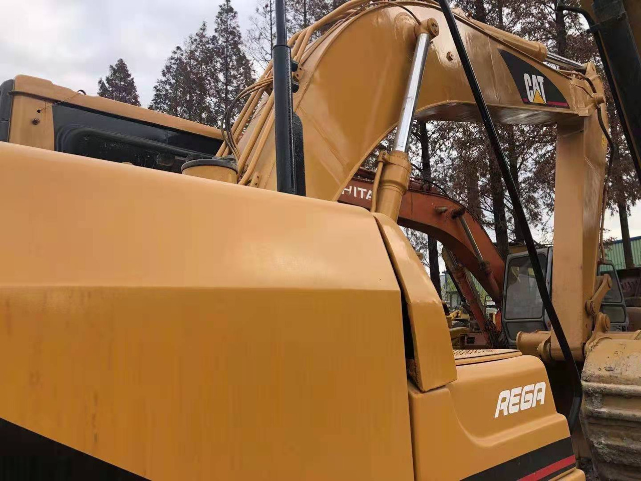 CATERPILLAR 320b - Escavadora de rastos: foto 1 CATERPILLAR 320b - Escavadora de rastos: foto 1