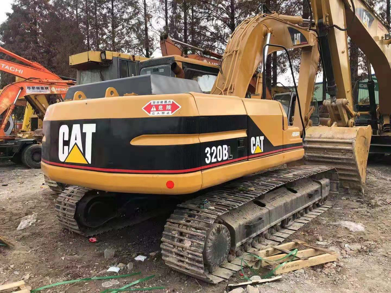 CATERPILLAR 320b - Escavadora de rastos: foto 4 CATERPILLAR 320b - Escavadora de rastos: foto 4