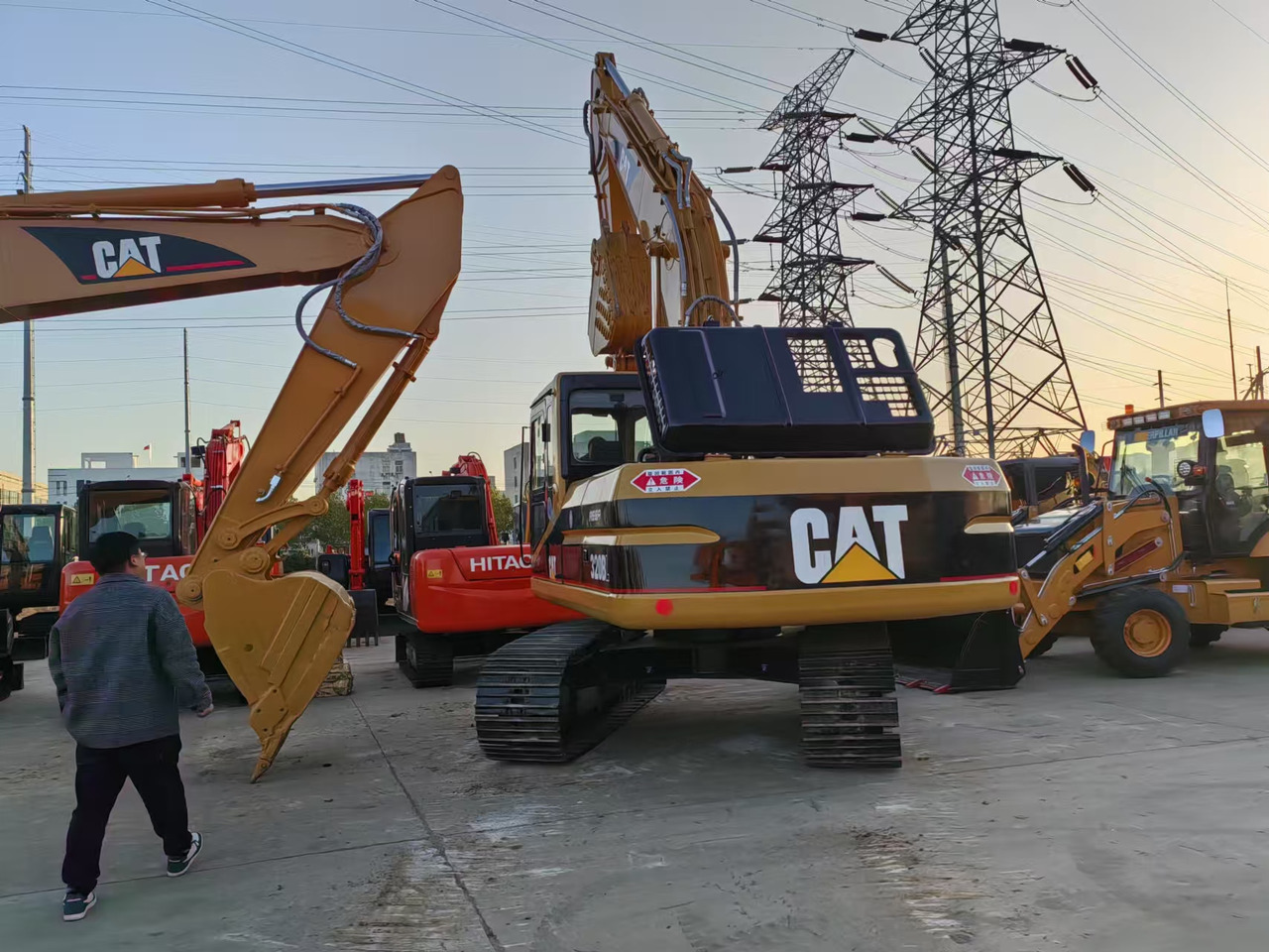 CATERPILLAR 320b - Escavadora de rastos: foto 4 CATERPILLAR 320b - Escavadora de rastos: foto 4