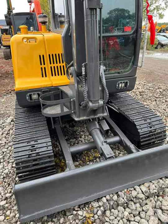 China Brand Used Volvo EC60D Mini Excavator 6ton Crawler Earth Digger Machine for Sale - Escavadora de rastos: foto 5 China Brand Used Volvo EC60D Mini Excavator 6ton Crawler Earth Digger Machine for Sale - Escavadora de rastos: foto 5