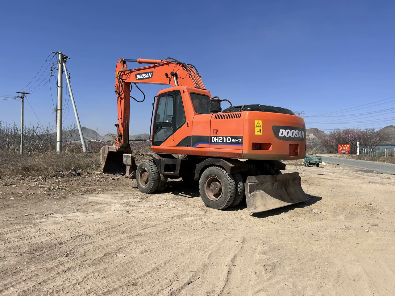 DOOSAN 210w - Escavadeira de rodas: foto 3 DOOSAN 210w - Escavadeira de rodas: foto 3