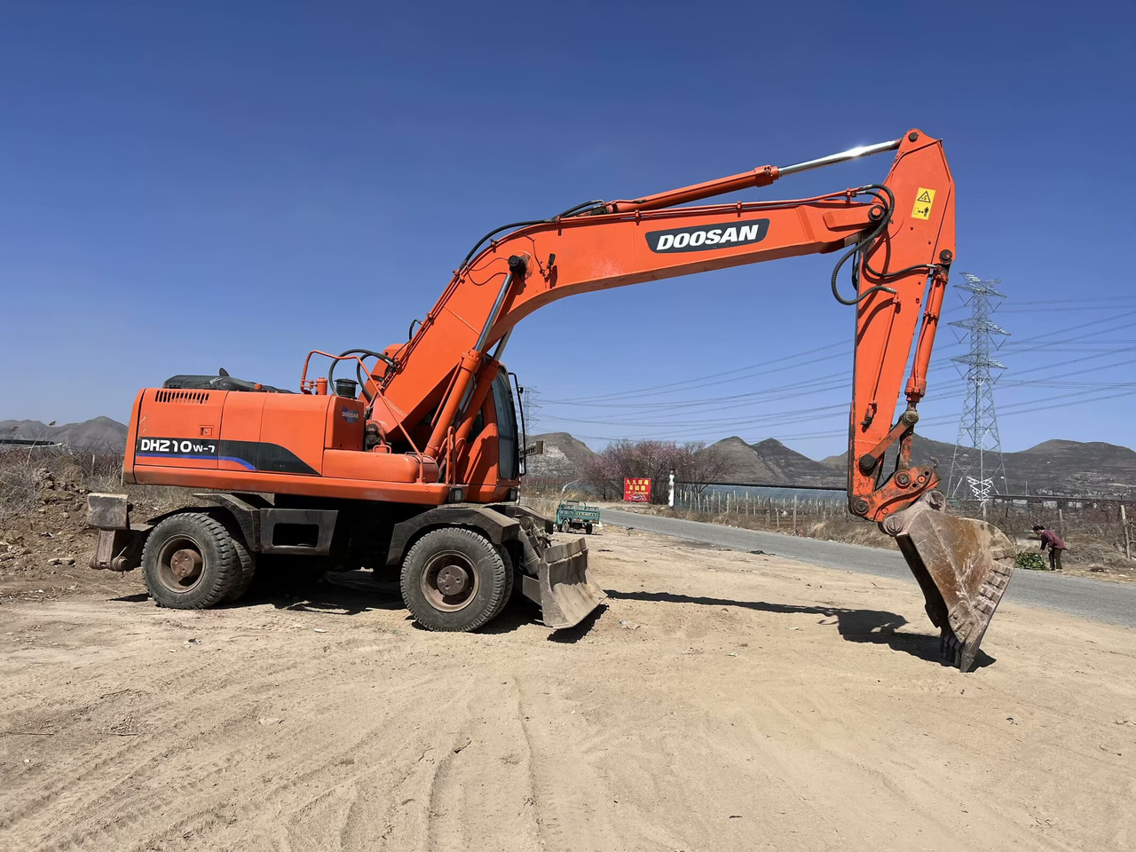 DOOSAN 210w - Escavadeira de rodas: foto 4 DOOSAN 210w - Escavadeira de rodas: foto 4