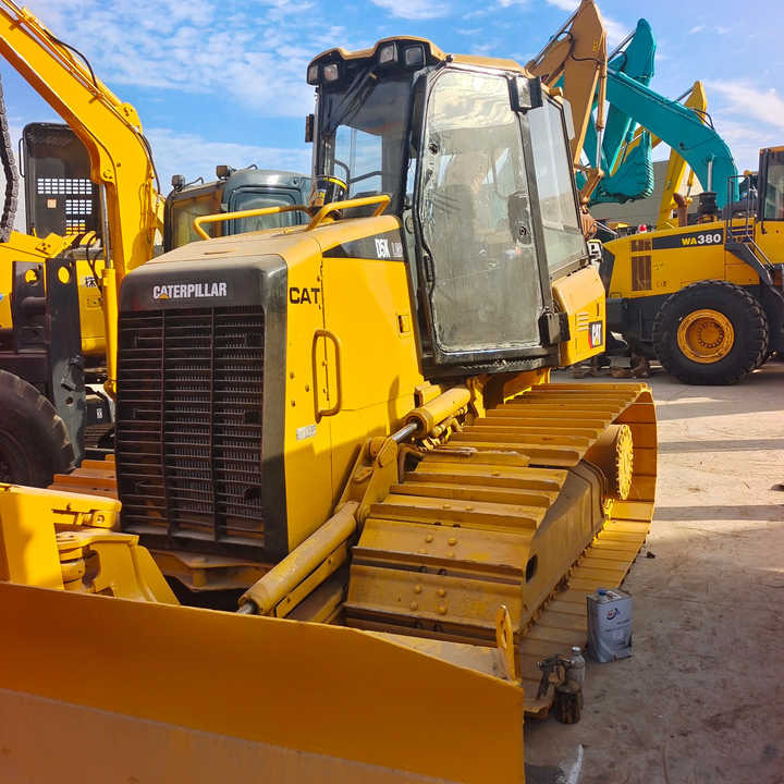 Good Condition D3K Bulldozer Used Crawler Bulldozer with Parts Price Bulldozers - Buldôzer: foto 1 Good Condition D3K Bulldozer Used Crawler Bulldozer with Parts Price Bulldozers - Buldôzer: foto 1