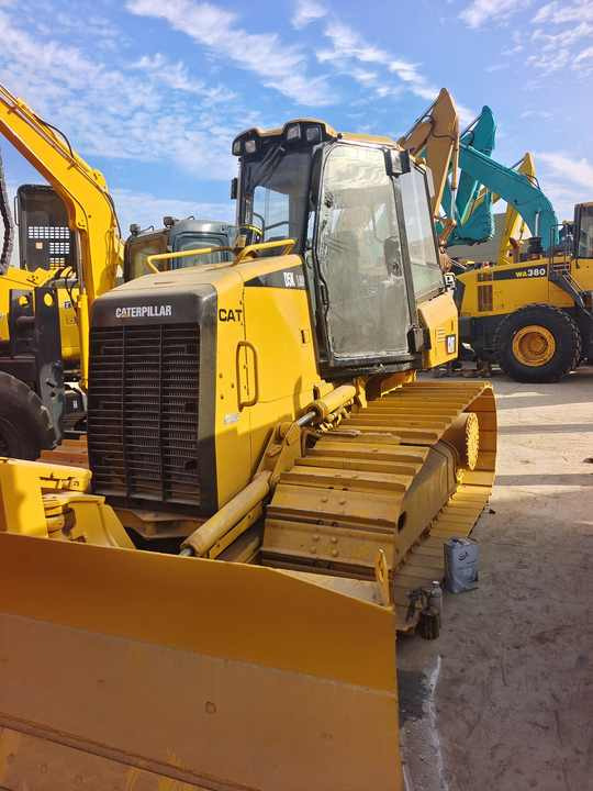 Good Condition D3K Bulldozer Used Crawler Bulldozer with Parts Price Bulldozers - Buldôzer: foto 5 Good Condition D3K Bulldozer Used Crawler Bulldozer with Parts Price Bulldozers - Buldôzer: foto 5