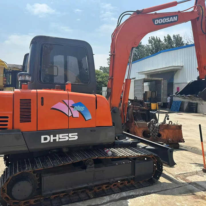 Low Shipping Used Excavator Doosan DH55 Good Condition with Low Hours - Escavadeira: foto 1 Low Shipping Used Excavator Doosan DH55 Good Condition with Low Hours - Escavadeira: foto 1