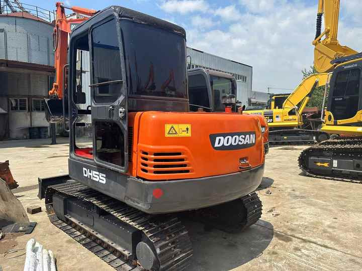 Low Shipping Used Excavator Doosan DH55 Good Condition with Low Hours - Escavadeira: foto 3 Low Shipping Used Excavator Doosan DH55 Good Condition with Low Hours - Escavadeira: foto 3