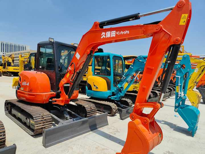 Perfect Condition Kubota U55-4 Japan Brand Mini Excavator with Pusher for Sale 90% Brand New Mini Kubota U25 35 55 5tons - Escavadeira: foto 3 Perfect Condition Kubota U55-4 Japan Brand Mini Excavator with Pusher for Sale 90% Brand New Mini Kubota U25 35 55 5tons - Escavadeira: foto 3
