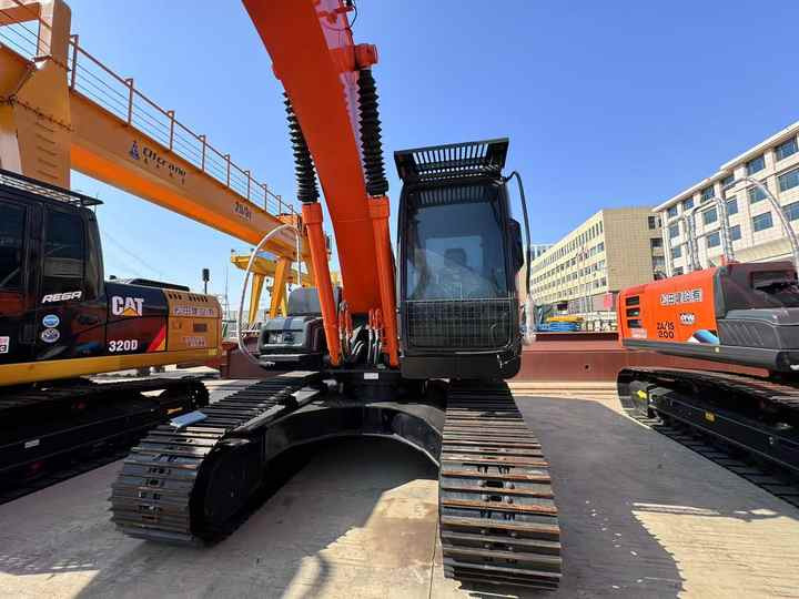 Second Hand Japan Brand Hitachi Zx200 Excavator for Sale Original Hitachi 20tons Medium Excavator in Stock - Escavadeira: foto 3 Second Hand Japan Brand Hitachi Zx200 Excavator for Sale Original Hitachi 20tons Medium Excavator in Stock - Escavadeira: foto 3